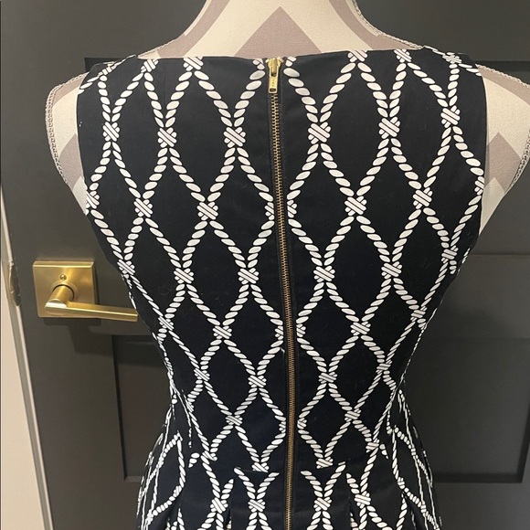 Banana Republic Black and White Geometric Midi Dress - Picture 4 of 7